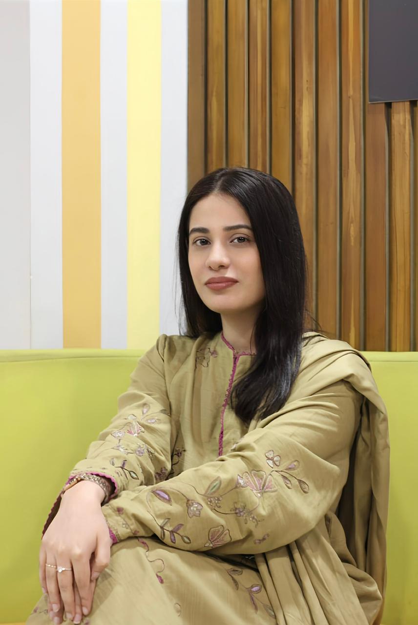 Nimra Piracha, Foodiefitcoach, seated portrait